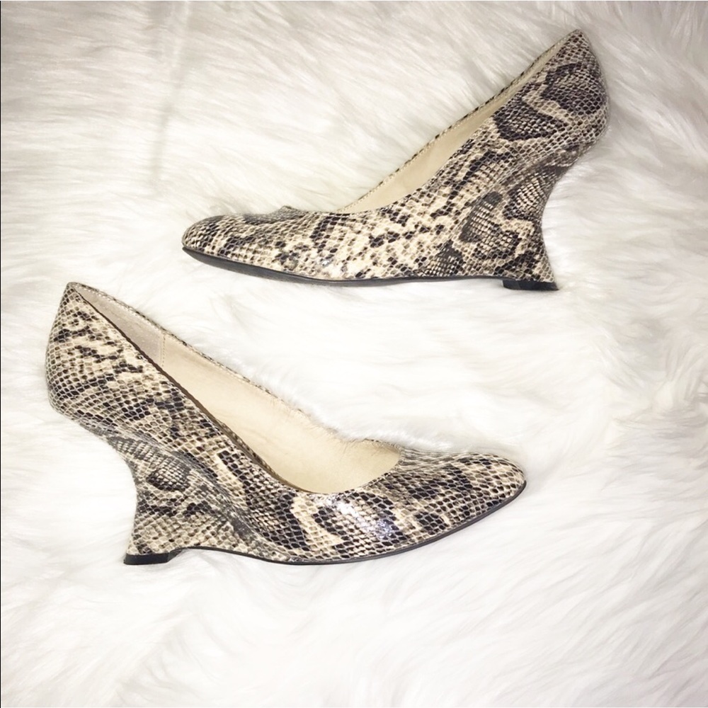 Kelsi Dagger snake skin wedge heels size 7.5